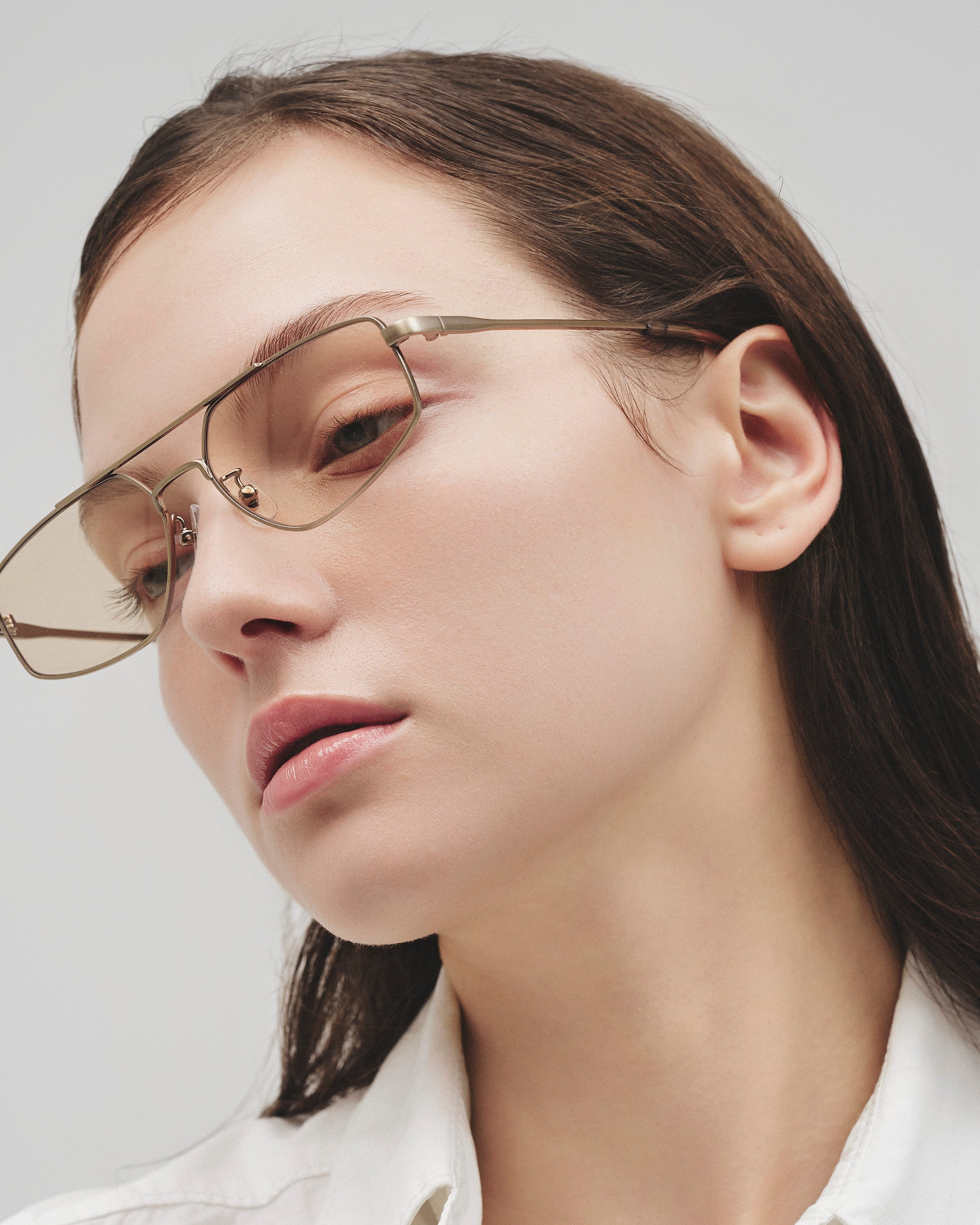 NIKI eyewear - Sable (antique gold)