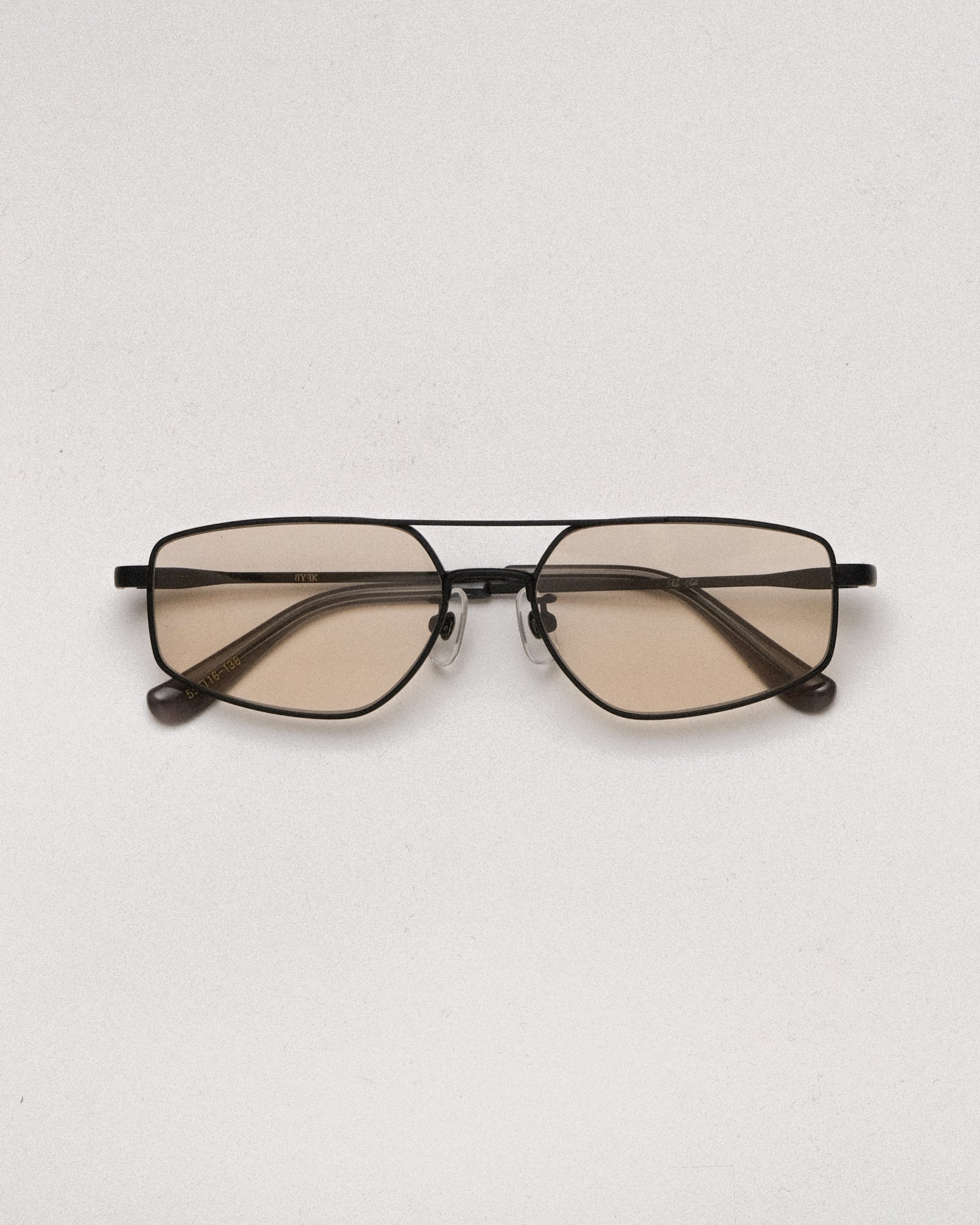 NIKIのアイウェア[niki eyewear - sable / black] レンズカラー : light brown