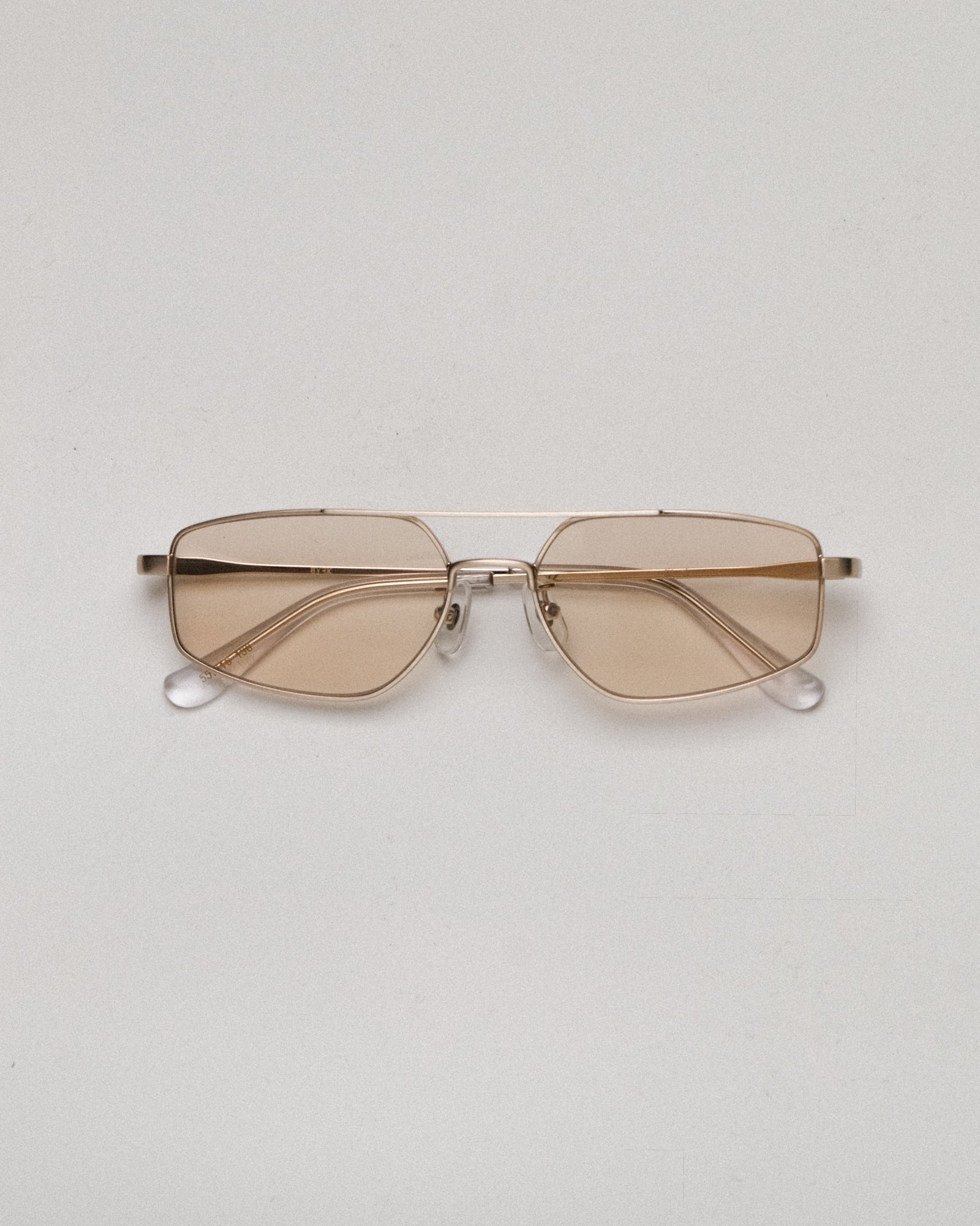 NIKIのアイウェア[niki eyewear - sable / gold] レンズカラー : light brown