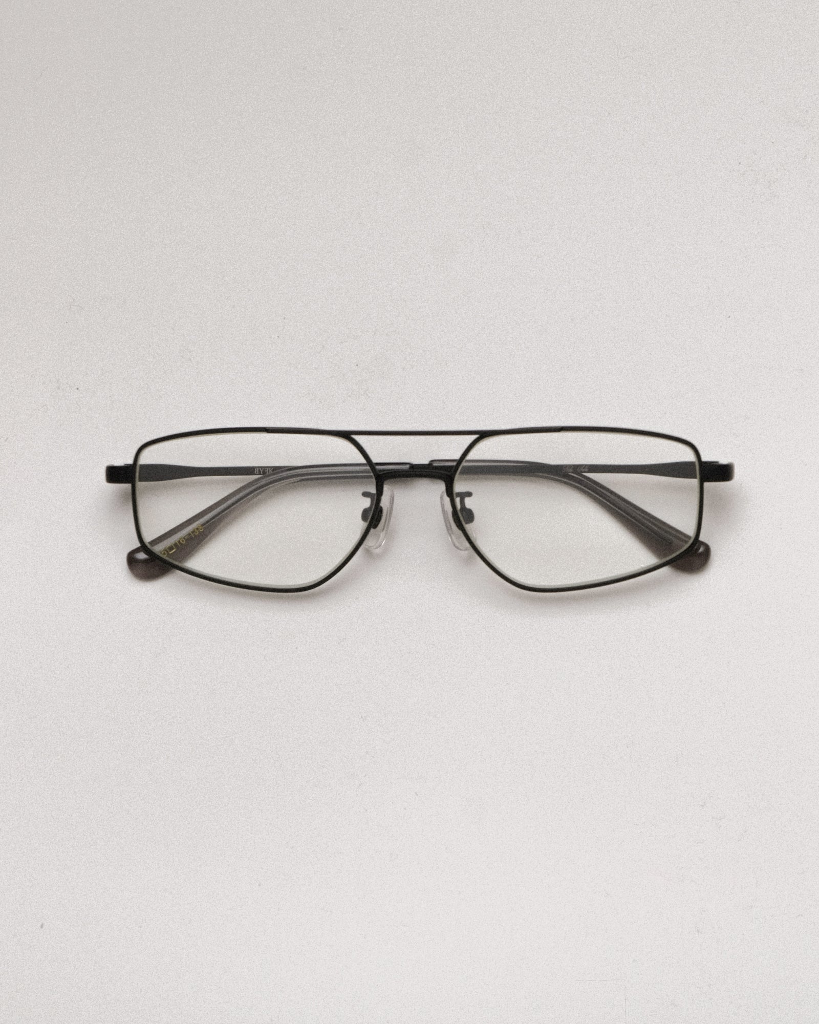 NIKIのアイウェア[niki eyewear - sable / black] レンズカラー : clear