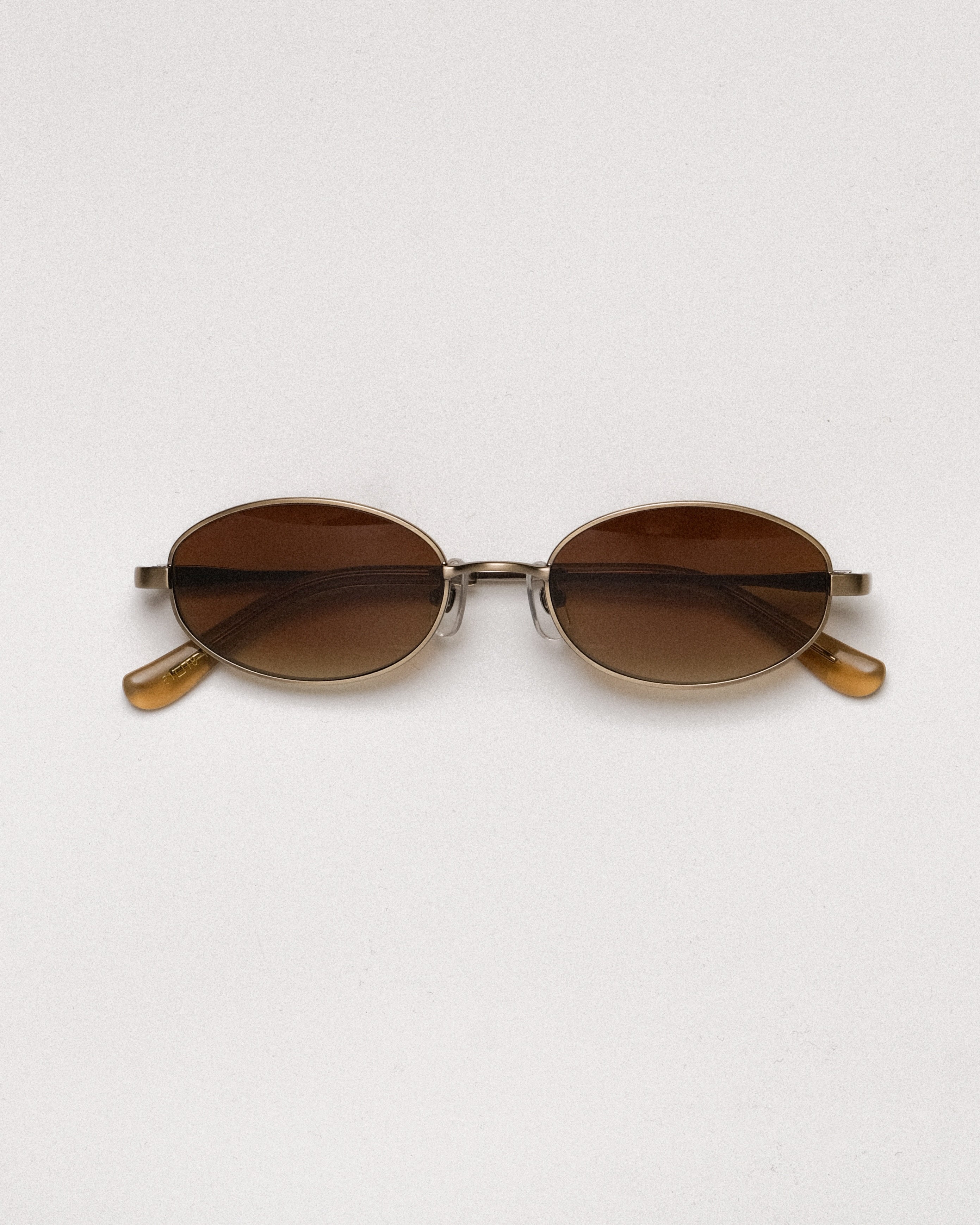 【新品】NIKI サングラス オーバル noir dark gray lens 新品】NIKI サングラス オーバル noir dark gray lensの通販はau PAY