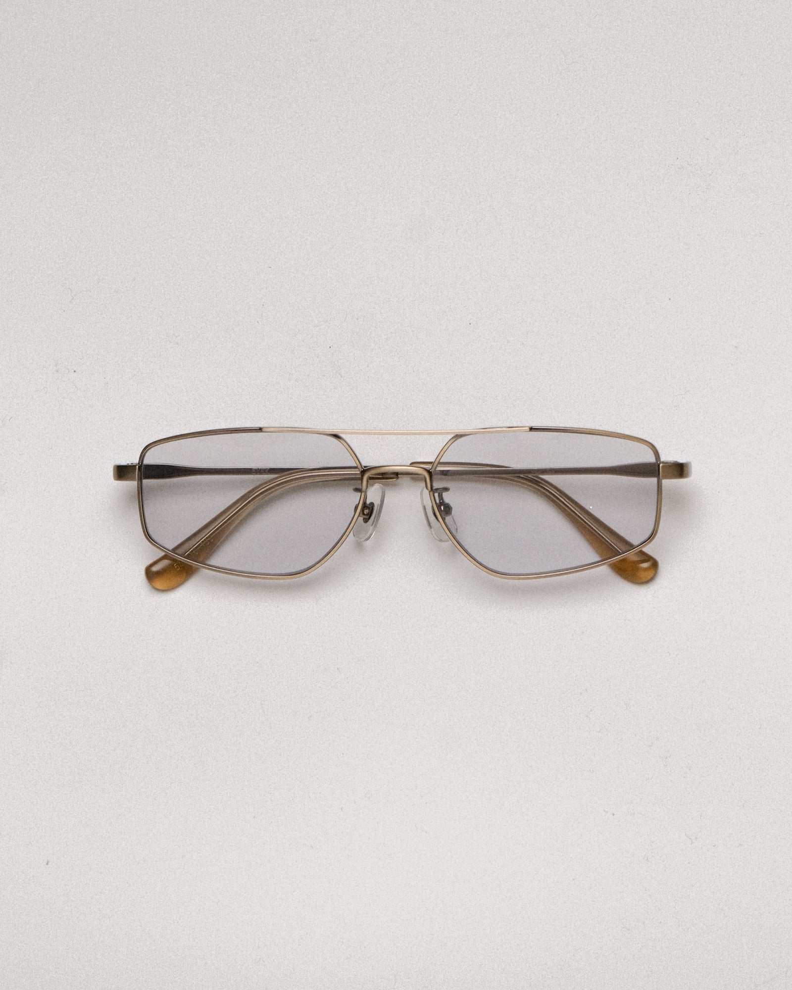 NIKIのアイウェア[niki eyewear - sable / antique gold] レンズカラー : light smoke