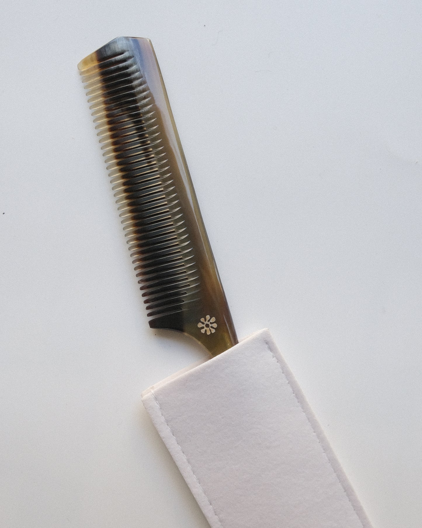 NIKIのウェルネスライン[dune wellness club - buffalo horn tall comb]